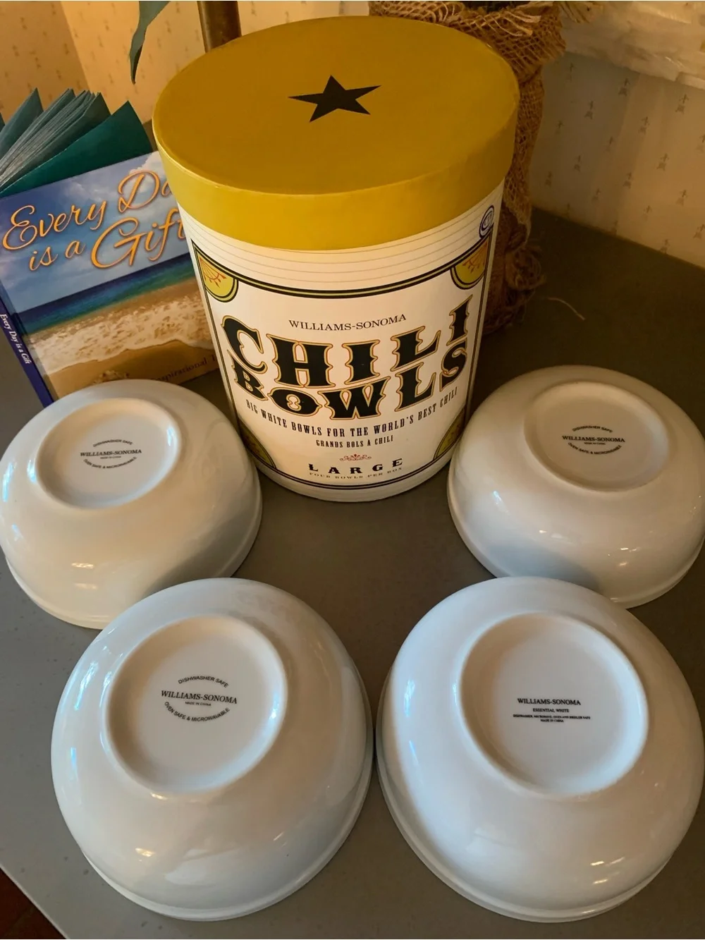 Williams Sonoma NEW WITH TAGS IN ORIGINAL BOX, 1 set of 4 LARGE chili bowls.
